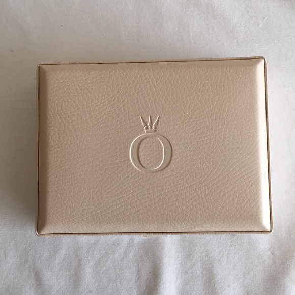 Pandora Accessories - Pandora cream jewelry box
